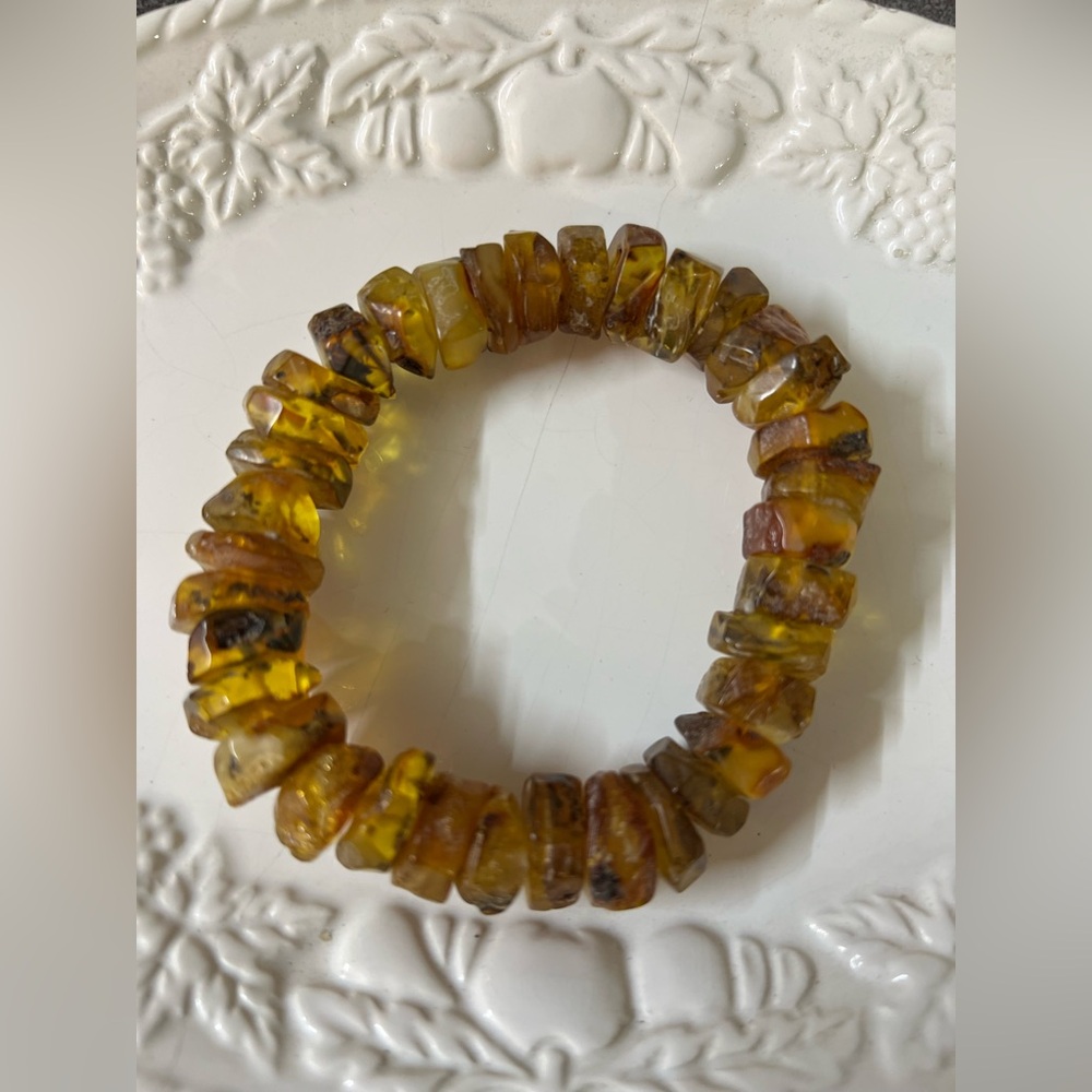 100% national amber bracelet.26.8 g
